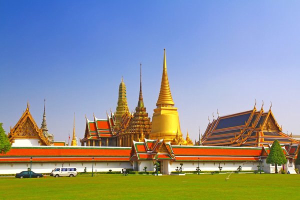 เที่ยววัดพระแก้ว ไหว้พระทำบุญให้ประทับใจ ควรรู้ 20 สิ่งเหล่านี้